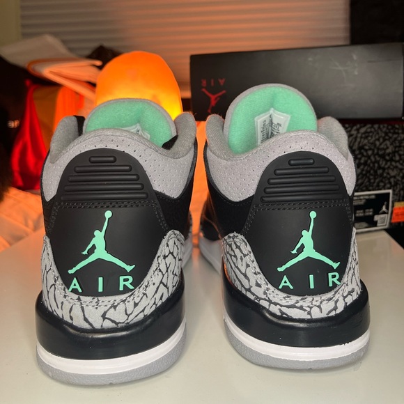 Brand New: Air Jordan 3 Retro (GS) - Picture 7 of 11